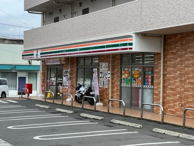 コンビニ　セブンイレブン　山本１丁目（コンビニ）まで50m