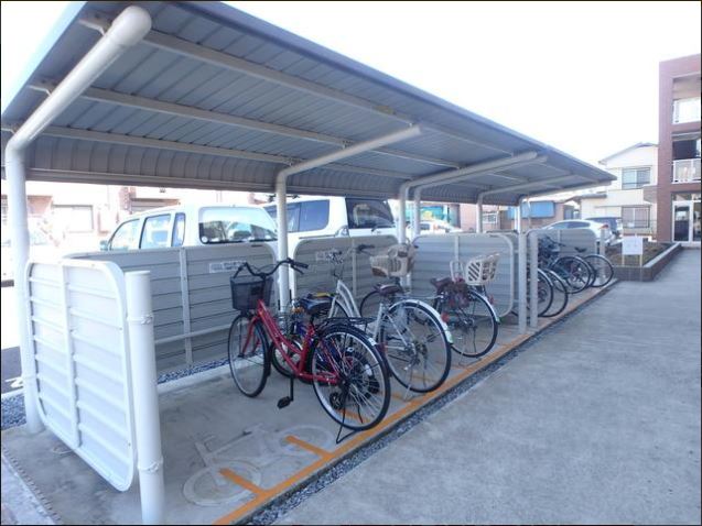 その他共有部分　屋根付駐輪場付　　雨の日も安心^^