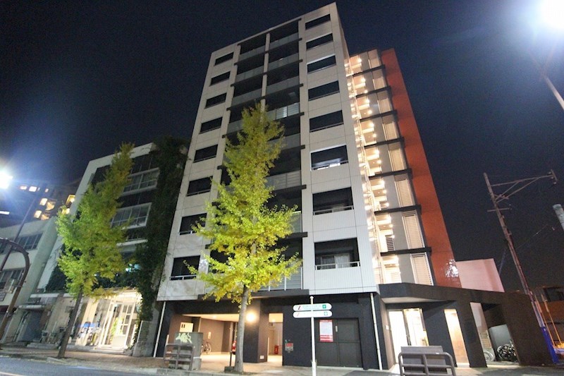 建物外観　小倉北区大門の角地に建つ人気物件です。西小倉駅まで徒歩圏内。