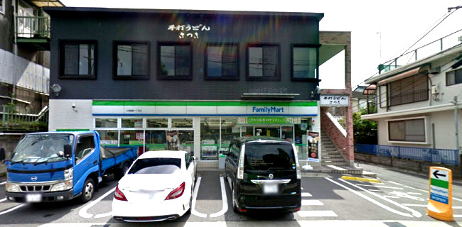 コンビニ　ファミリーマート（コンビニ）まで385m