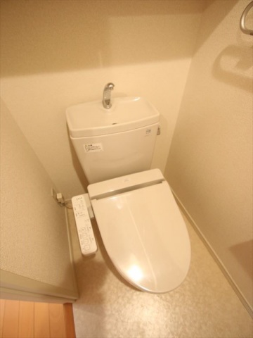 トイレ　ウォシュレット完備です♪