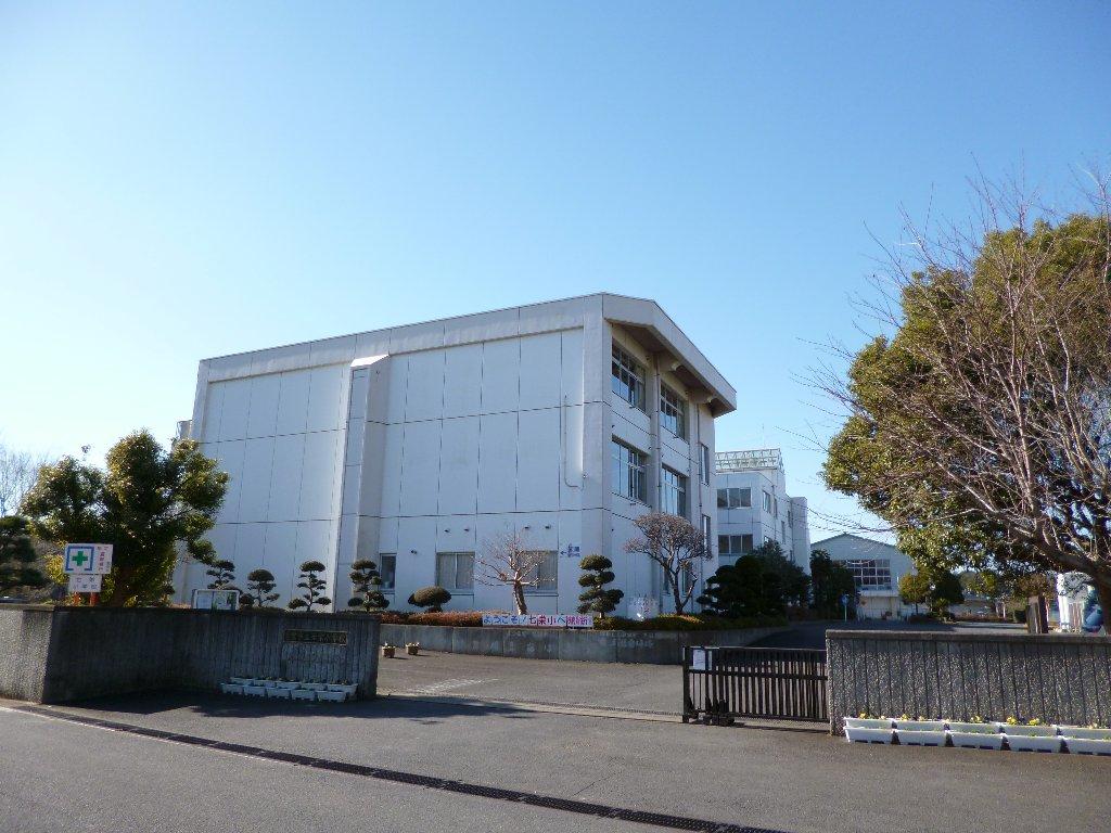 小学校　富里市立七栄小学校（小学校）まで143m