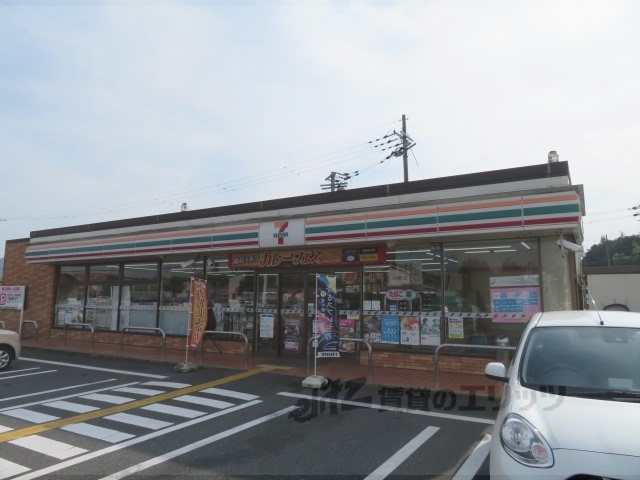 コンビニ　セブンイレブン福知山荒河東店（コンビニ）まで600m