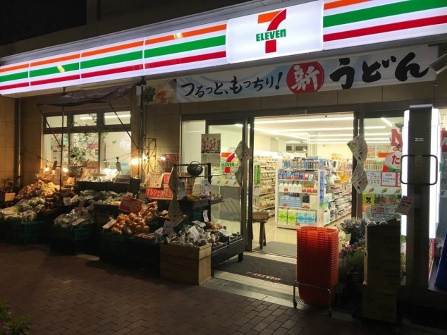 コンビニ　セブンイレブン 三軒茶屋世田谷通り店（コンビニ）まで737m
