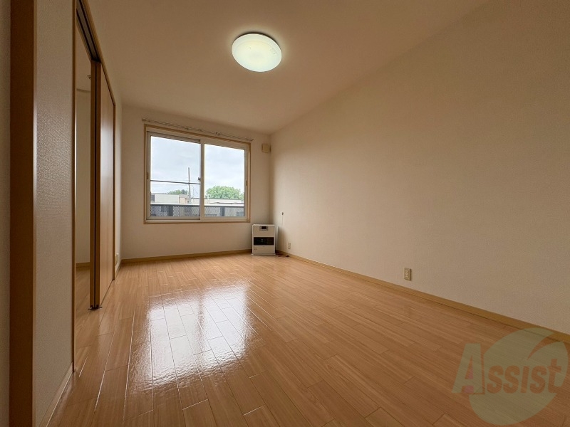 居室・リビング　広くてキレイなお部屋が広がっていて、充実した生活が送れそう。