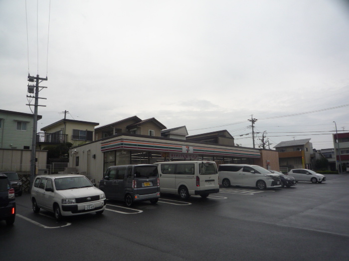 コンビニ　セブンイレブン（コンビニ）まで290m