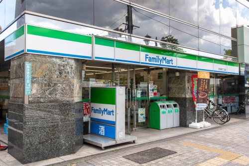 コンビニ　ファミリーマート 西池袋五丁目店（コンビニ）まで709m