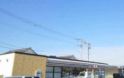 コンビニ　セブンイレブン 土佐高岡店（コンビニ）まで303m