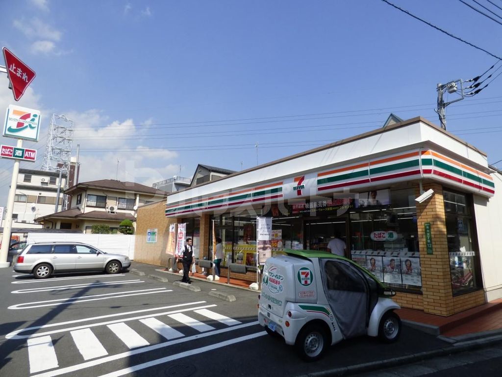 コンビニ　セブンイレブン足立青井3丁目店（コンビニ）まで390m