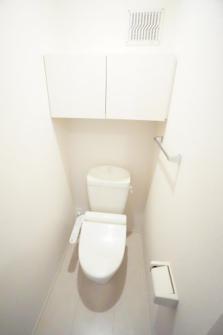 トイレ　※同物件、同タイプ、間取り反転のお部屋です※角部屋の為二面採
