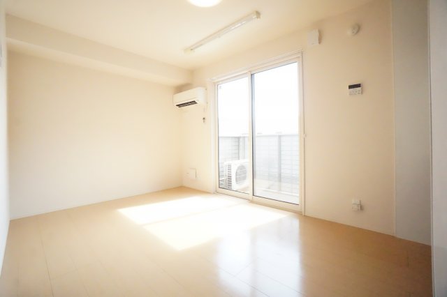 居室・リビング　※同物件、同タイプ、間取り反転のお部屋です※角部屋の為二面採