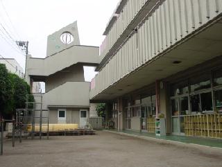 幼稚園・保育園　目黒保育園（幼稚園・保育園）まで184m