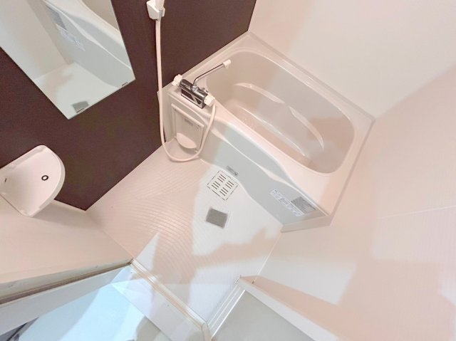 バス・シャワールーム　ゆったりと入るなら、お風呂とトイレとは別々が嬉しいですよね。