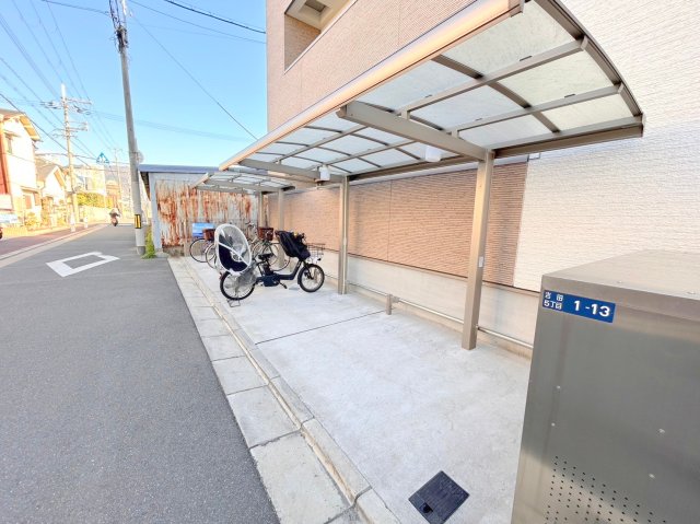 駐車場　あなたの大事な自転車も安心してとめることができますね。