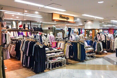ショッピングセンター　ハニーズ札幌西岡店（ショッピングセンター）まで492m