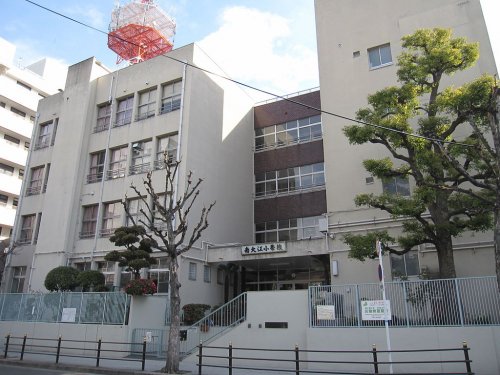 小学校　大阪市立南大江小学校（小学校）まで319m