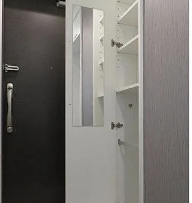 玄関　※別部屋の参考写真です。