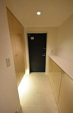 玄関　別部屋の画像を使用しております。