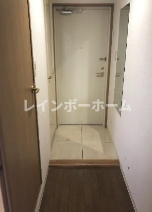 玄関　同物件別号室参考写真です。