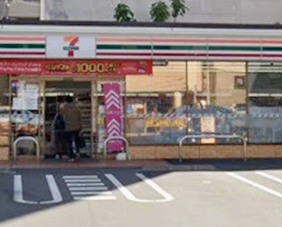 コンビニ　セブンイレブン（コンビニ）まで296m