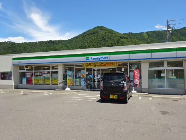 コンビニ　ファミリーマート 千曲上徳間店（コンビニ）まで529m