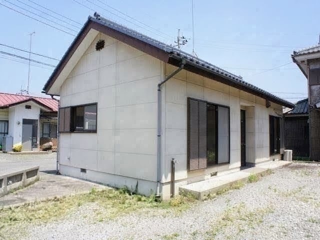 建物外観　気兼ねなく生活できる一戸建て貸家です♪