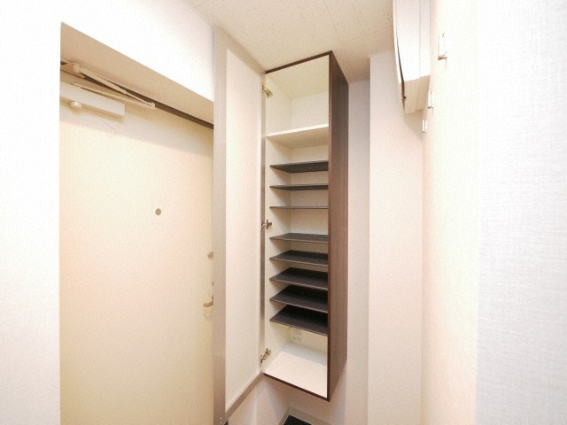 その他設備　シューズクローゼット付きです。