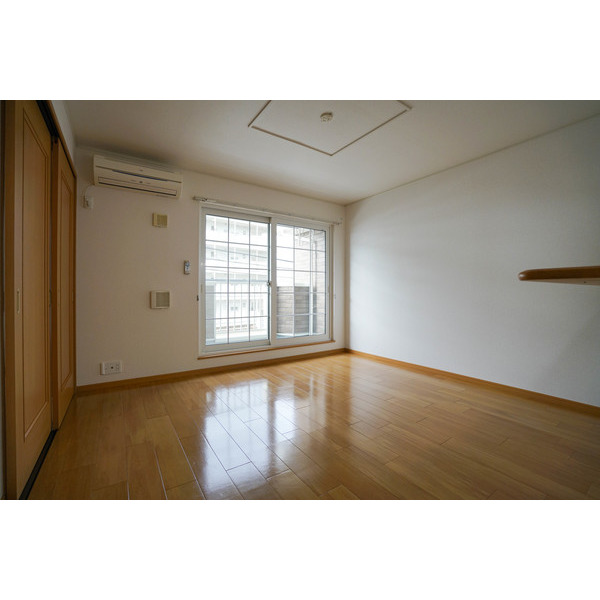 居室・リビング　同じ建物の別のお部屋