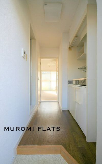 玄関　【キッチン】ぜひ一度ご内覧ください