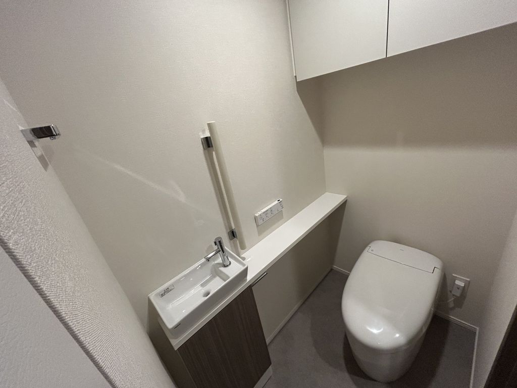 トイレ　温水洗浄便座