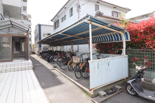 その他共有部分　屋根付き駐輪場