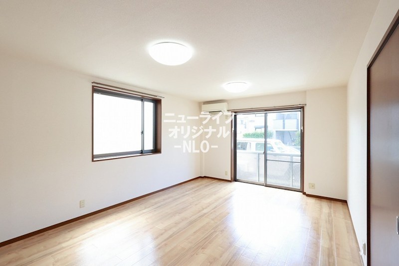 居室・リビング　LDK15.8帖、角部屋につき2面採光です♪