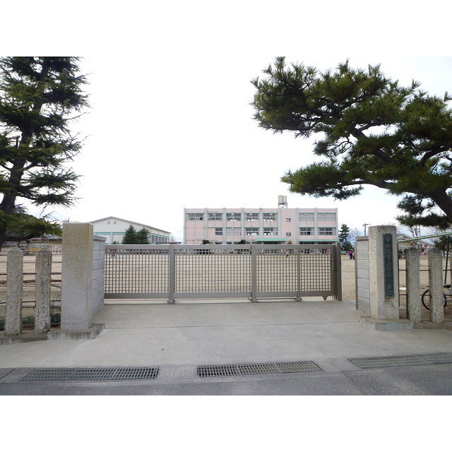小学校　鈴鹿市立若松小学校（小学校）まで1541m