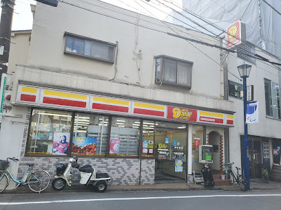 コンビニ　デイリーヤマザキ神宮前店（コンビニ）まで272m