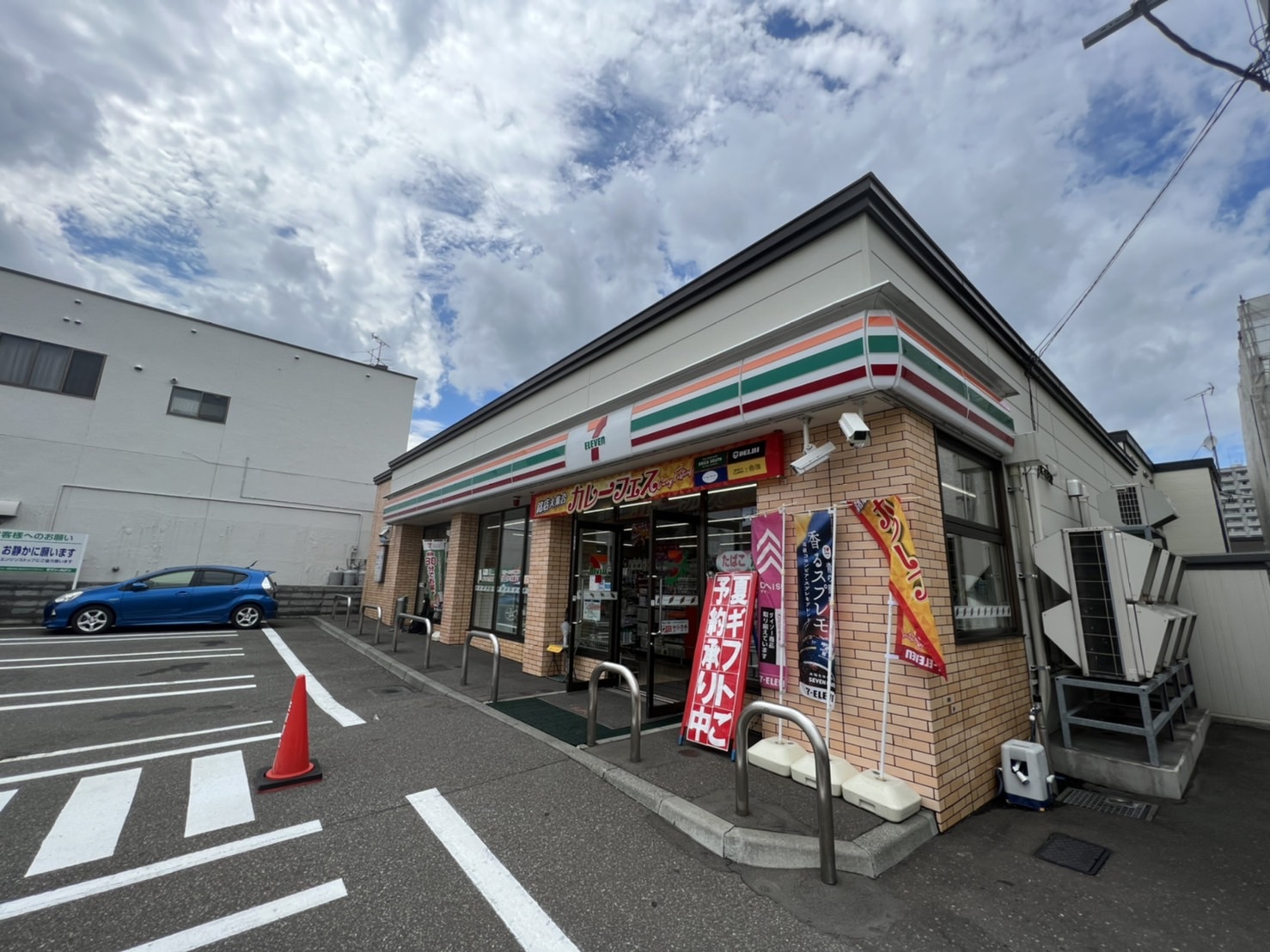 コンビニ　セブンイレブン札幌発寒南駅前店（コンビニ）まで282m