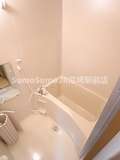 バス・シャワールーム　コンパクトで使いやすいお風呂です