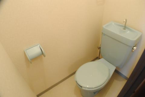 阪急京都線 上新庄駅 徒歩4分 5階建 築31年のトイレ写真