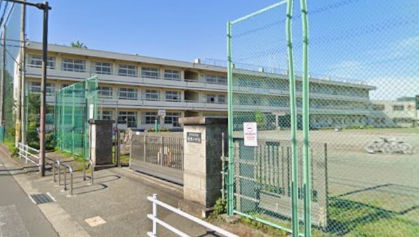 小学校　海老名市立有鹿小学校（小学校）まで379m