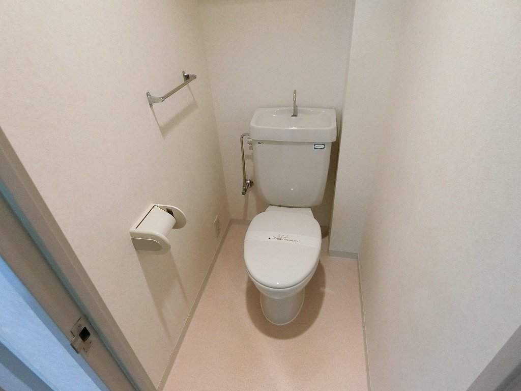トイレ　トイレ内コンセントございます。