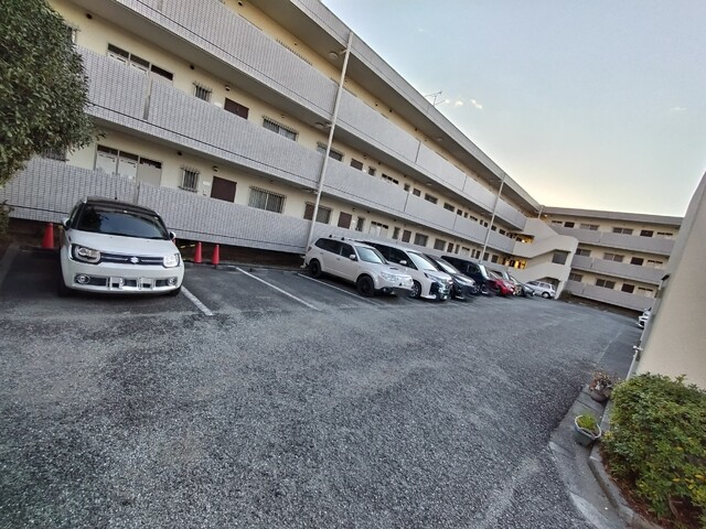 駐車場　★敷地内駐車場★（空き状況・使用料等詳細はご確認下さい）