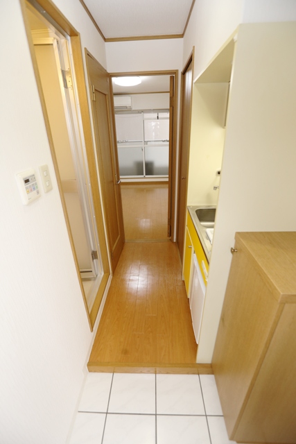 地下鉄御堂筋線 江坂駅 徒歩4分 9階建 築30年の玄関写真