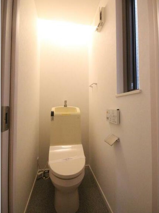 東京メトロ南北線 白金台駅 徒歩10分 3階建 築16年のトイレ写真