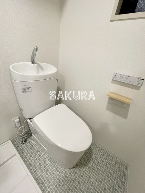 トイレ　落ち着いた色調のトイレです♪