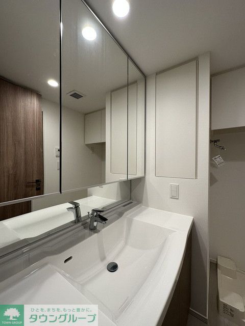 洗面設備　※写真は同タイプ住戸です。