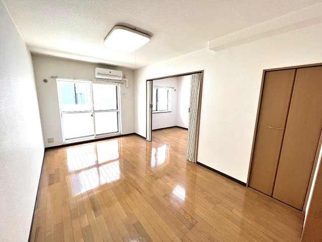 ヒーローマンションの居間写真