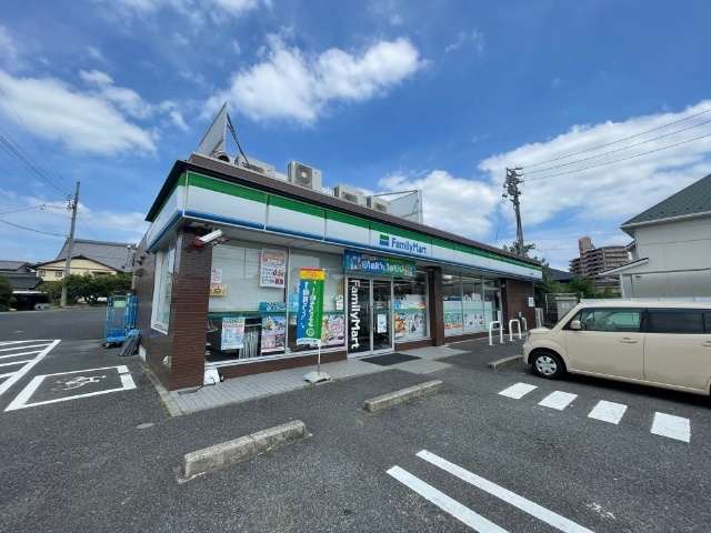コンビニ　ファミリーマート小牧篠岡店（コンビニ）まで606m