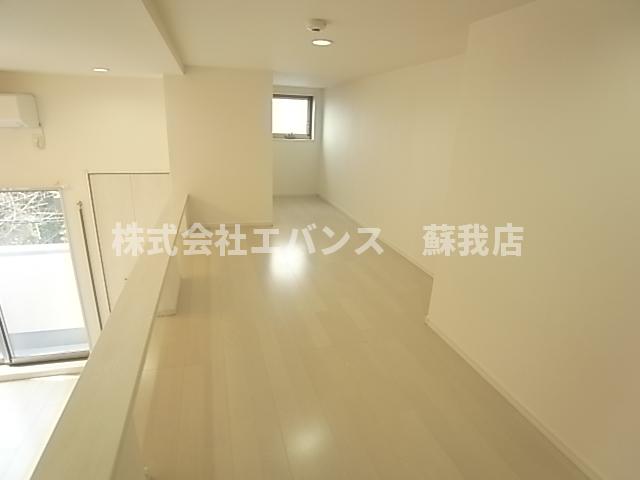 その他部屋・スペース　広くて明るい寝室