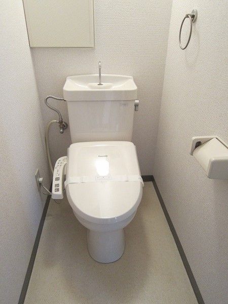 京王線 調布駅 徒歩12分 6階建 築31年のトイレ写真