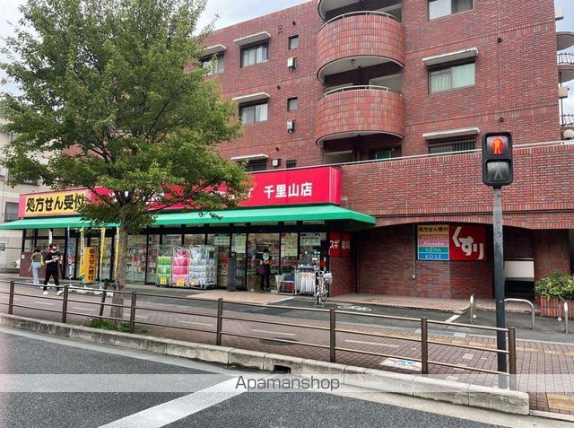 ドラックストア　スギ薬局千里山駅前店（ドラッグストア）まで345m