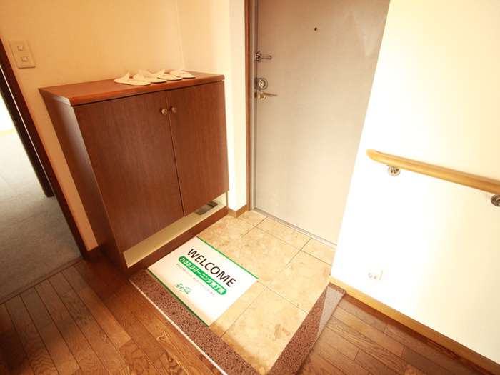 パレスエクセル仁川の玄関写真